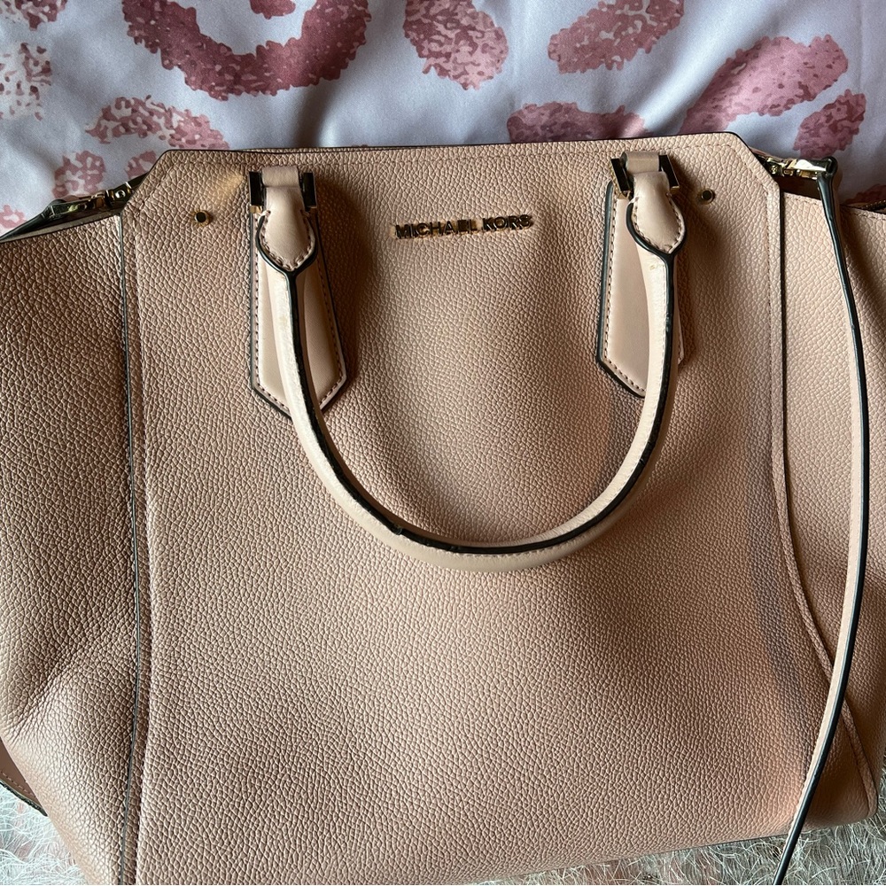 Michael Kors light pink leather shoulder tote bag.  Includes crossbody strap.